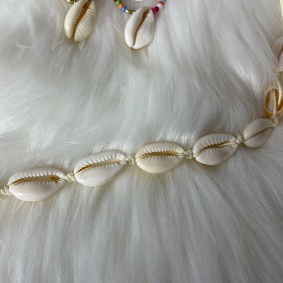 Puka Shell Choker Necklace and Earrings - Picture 3 of 4